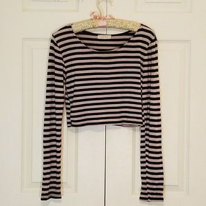 Black and Gray Long-Sleeved Crop Top ❕